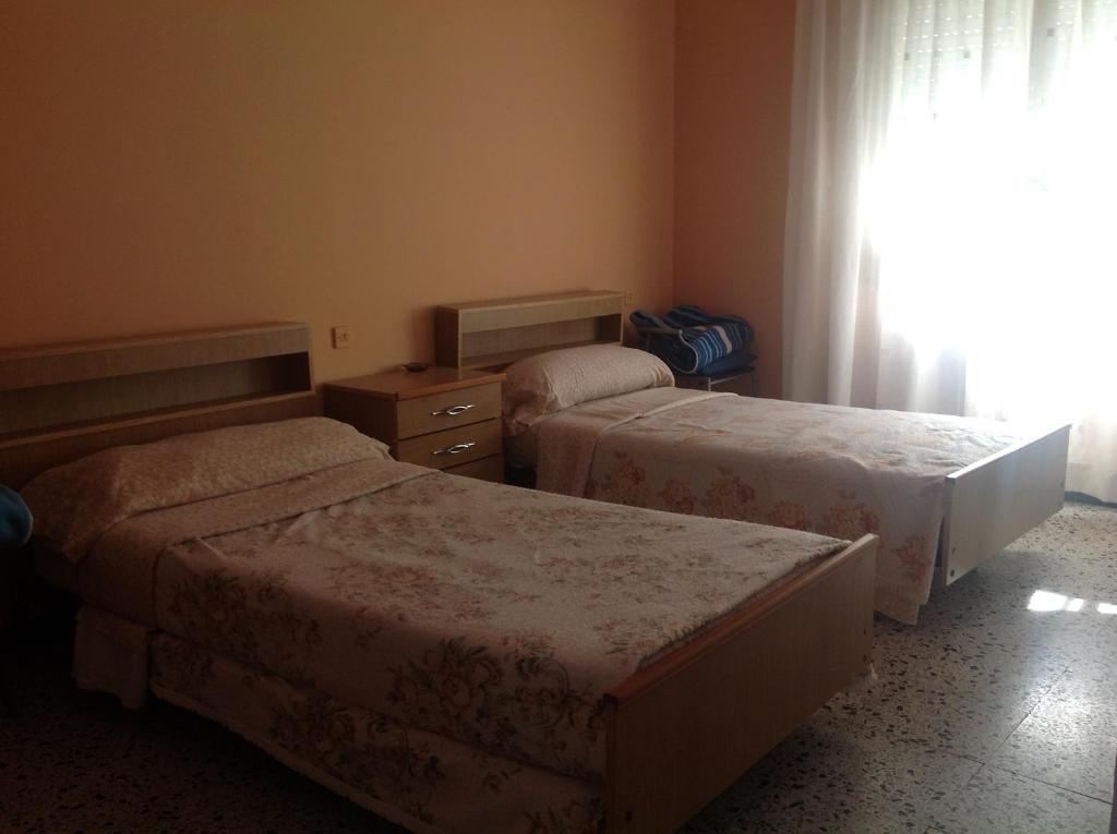 Hostel Alhambra Girona Rum bild
