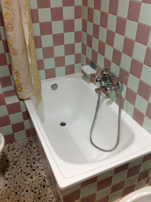 Hostel Alhambra Girona Exteriör bild